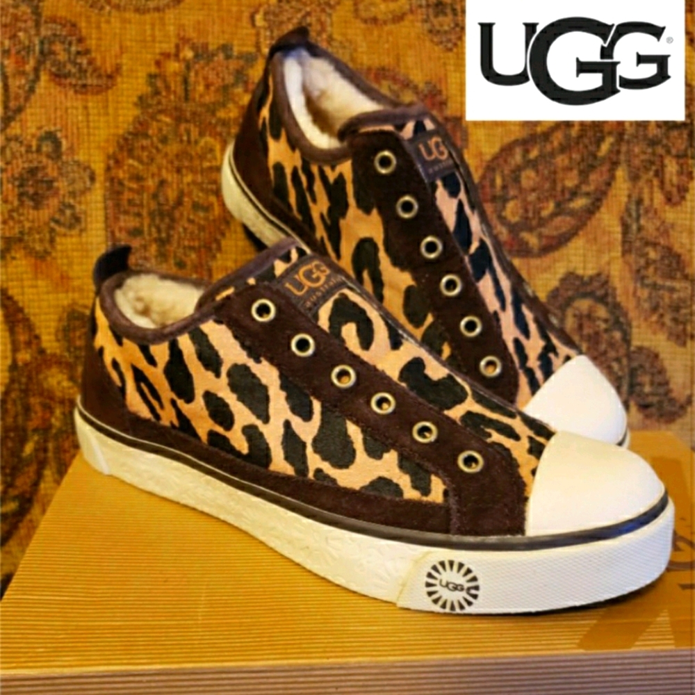 ‼️SOLD‼️⭐NIB⭐ UGG Suede, Calf, Lamb Laceless Slip On, Sz 6, Retail $110